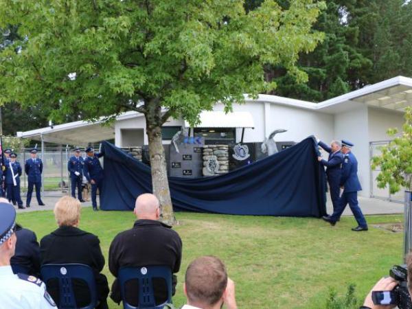 Deputy Commissioner Viv Rickard and the Hon Mark Mitchell unveiling the Wall of Remembrance