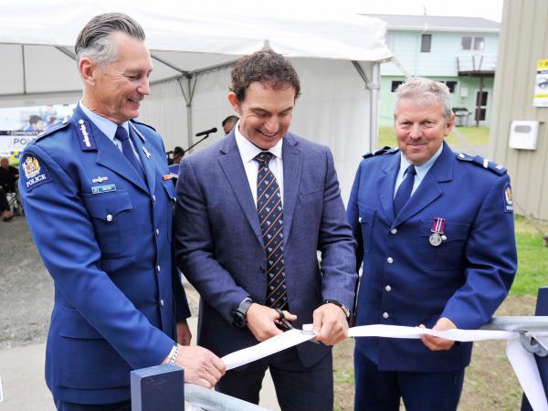 Commissioner of Police Mike Bush, Minister of Police Hon Stuart Nash and Senior Constable Craig Henneker: Photo Gisborne Herald