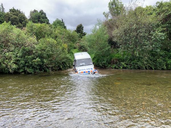 4WD river crossing